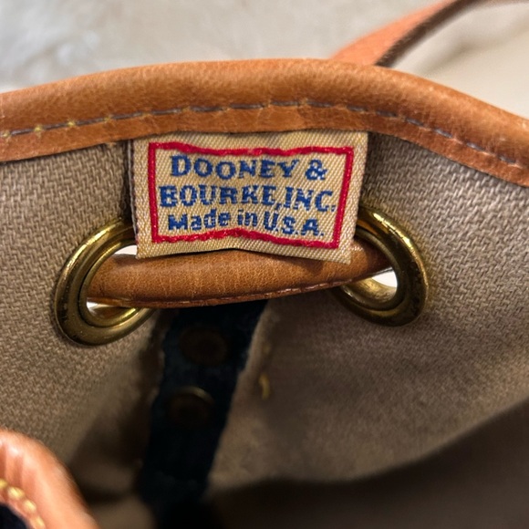 Vintage Dooney & Bourke, All Weather Bucket Bag w.British all leather Trim - Picture 7 of 10